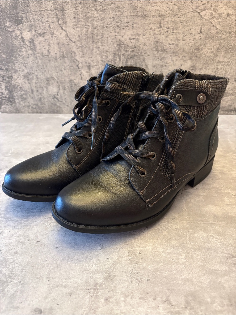 Earth Origins women’s size 8.5 Black Lace-Up leather Ankle Boots - very good